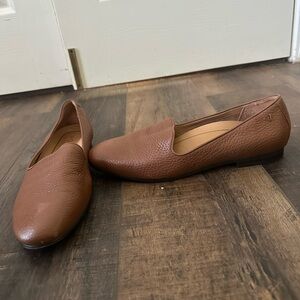 NEW Vionic Willa leather Slip on Flats loafers Size 8.5